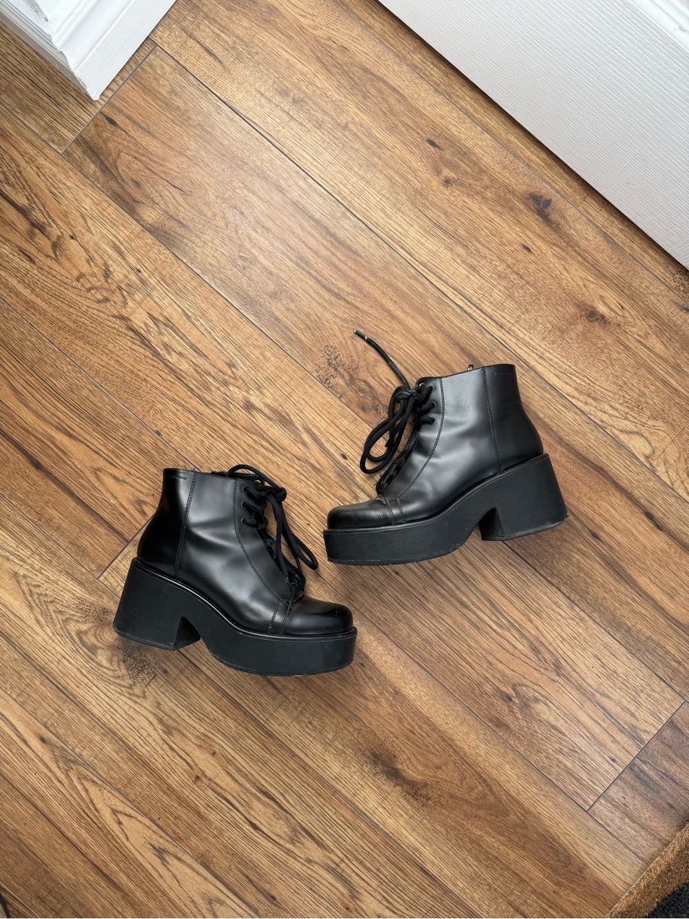 Vagabond Shoemakers lace up heeled boots